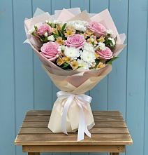 Букет цветов из:  Гвоздики, Орхидеи и Розы в Багане