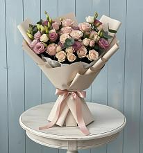 Букет цветов из:  Розы и Лизиантусы в Багане