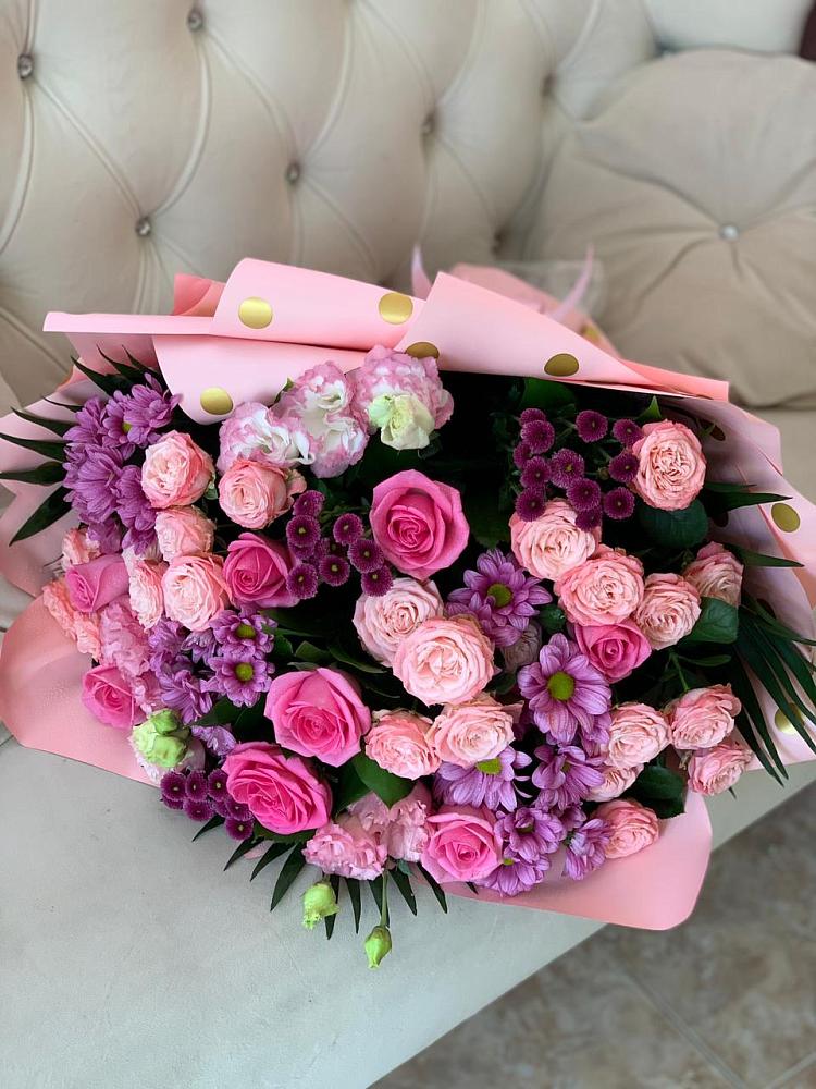 Букет цветов из: Хризантемы, Розы и Лизиантусы в Багане