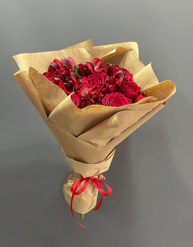 Букет цветов из: Альстромерии и Розы в Багане