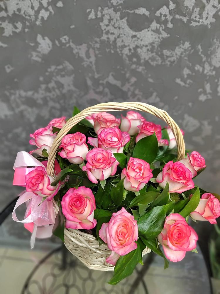 Цветочная композиция из Розы в корзине в Багане