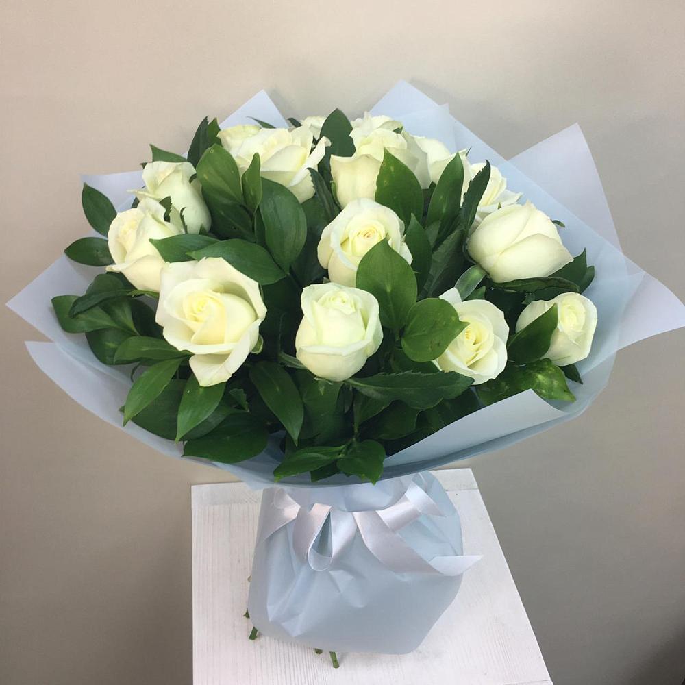 Букет 15 Белых роз Проуд в Багане