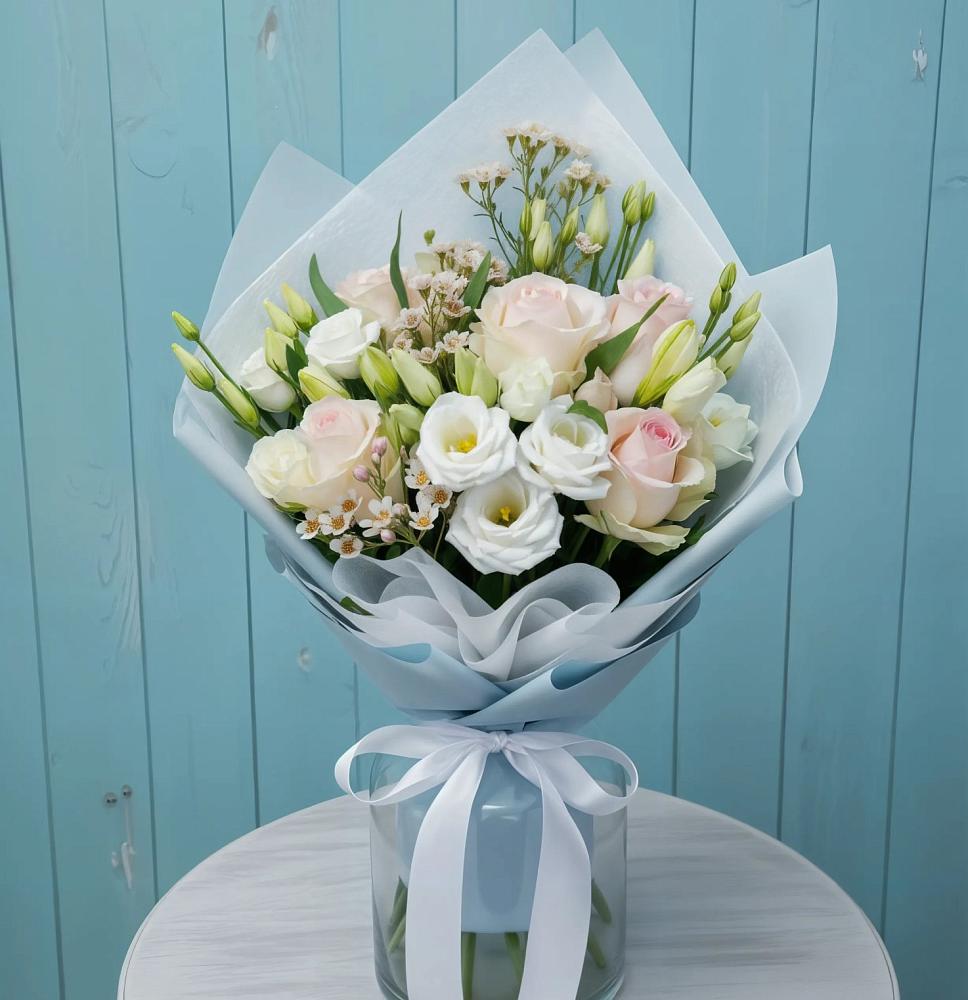 Букет цветов из: Розы и Лизиантусы в Багане