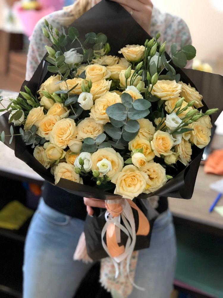 Букет цветов из: Розы и Лизиантусы в Багане