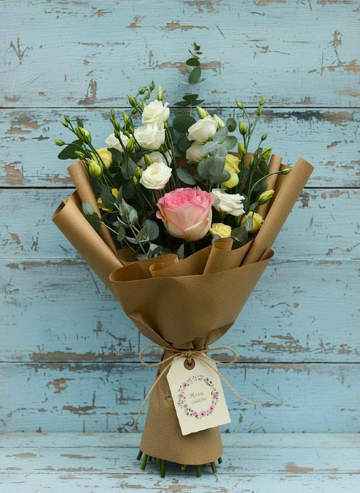 Букет цветов из: Розы и Лизиантусы в Багане