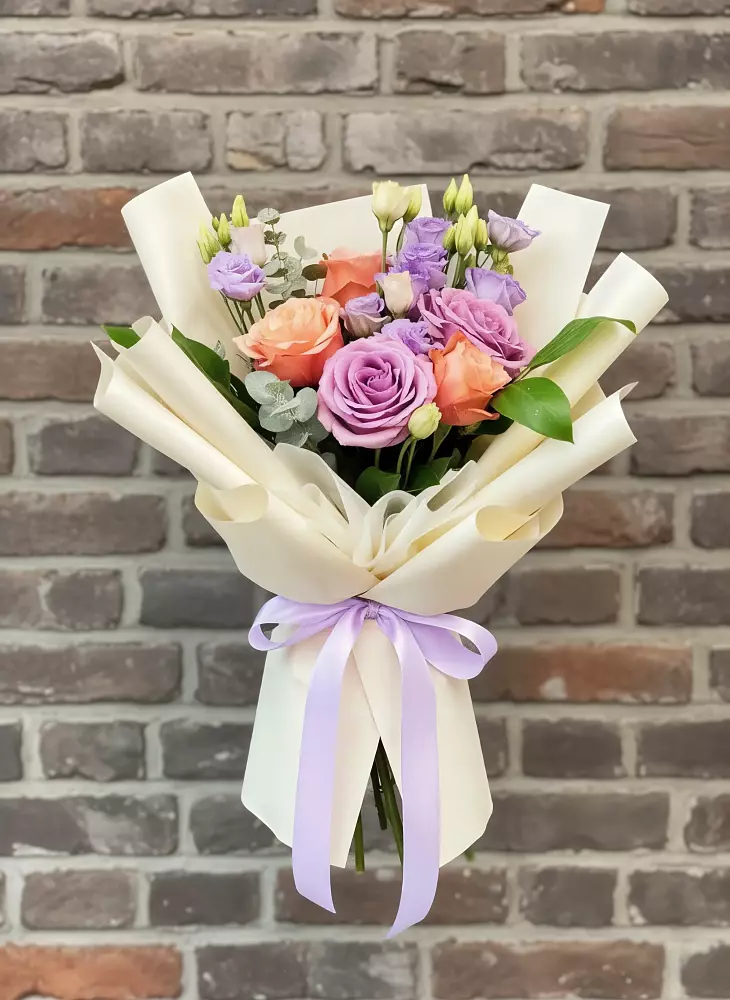 Букет цветов из: Лизиантусы и Розы в Багане