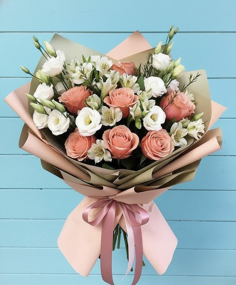 Букет цветов из: Розы, Альстромерии и Лизиантусы в Багане