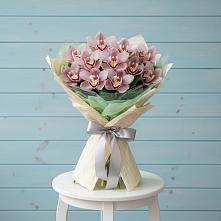 Букет цветов из:  Орхидеи и Розы #REPLACE_PRED# Багане