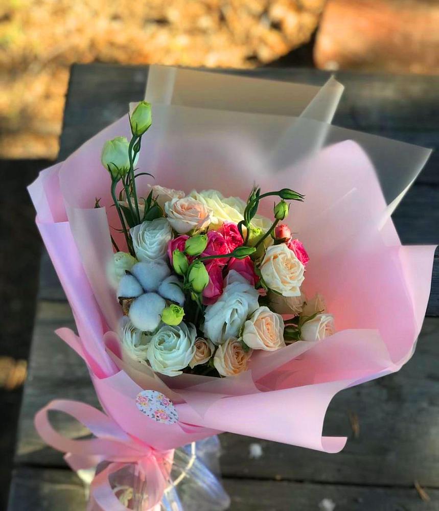 Букет цветов из: Розы и Лизиантусы в Багане