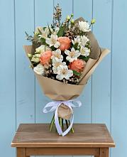 Букет цветов из:  Альстромерии, Лизиантусы, Розы и Хризантемы в Багане