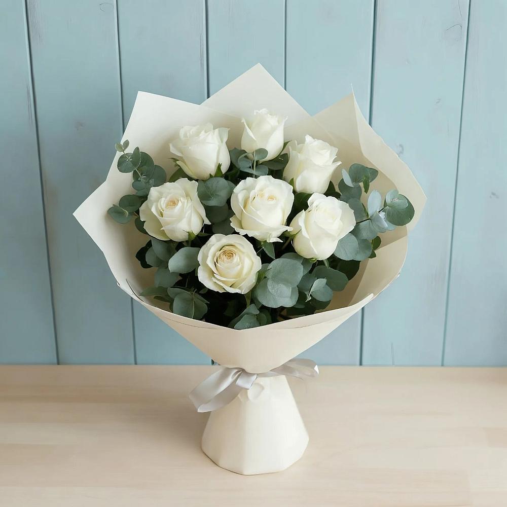 Букет Белые розы в Эвкалипте в Багане