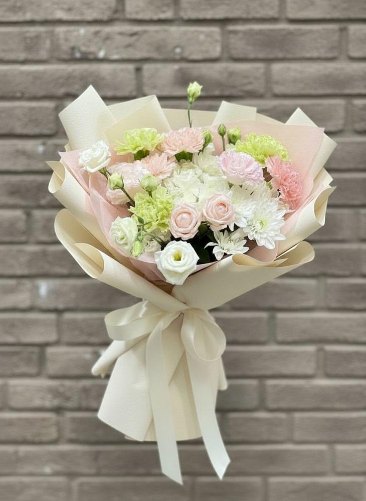 Букет цветов из: Гвоздики, Розы, Лизиантусы и Хризантемы в Багане