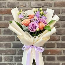 Букет цветов из:  Лизиантусы и Розы в Багане