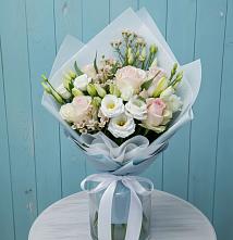 Букет цветов из:  Розы и Лизиантусы в Багане