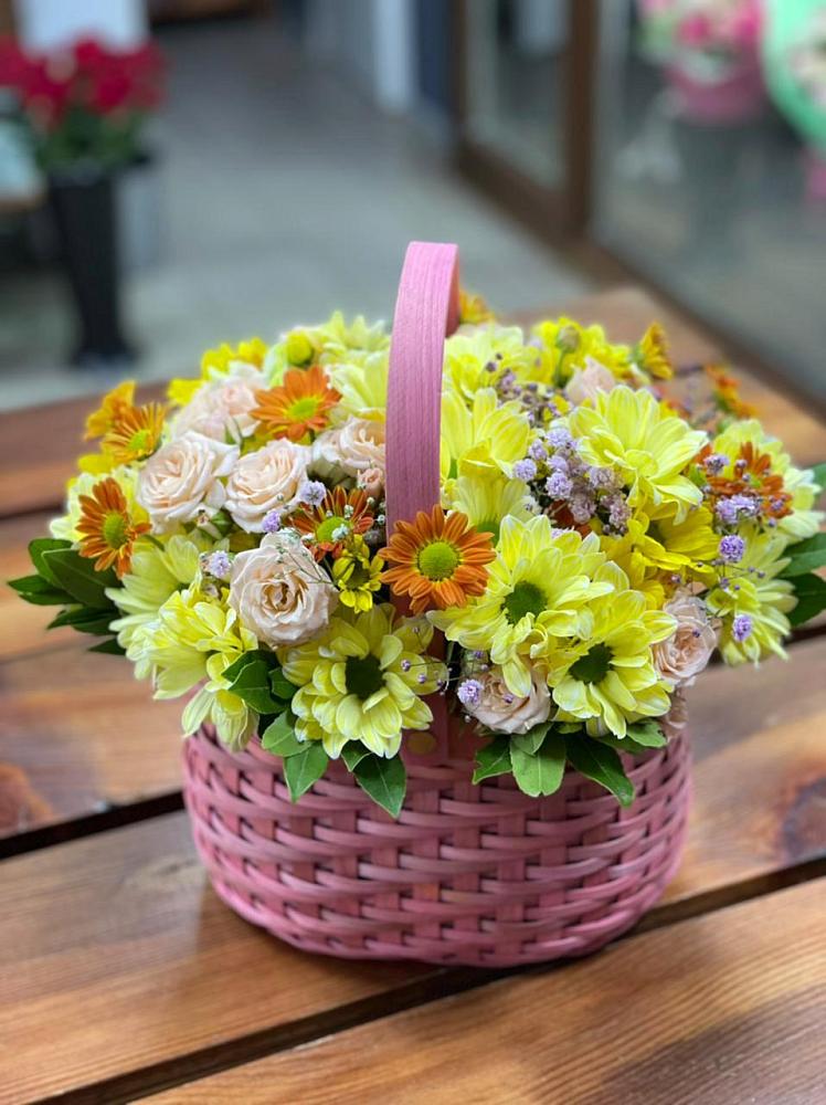 Цветочная композиция из Хризантемы и Розы в корзине в Багане