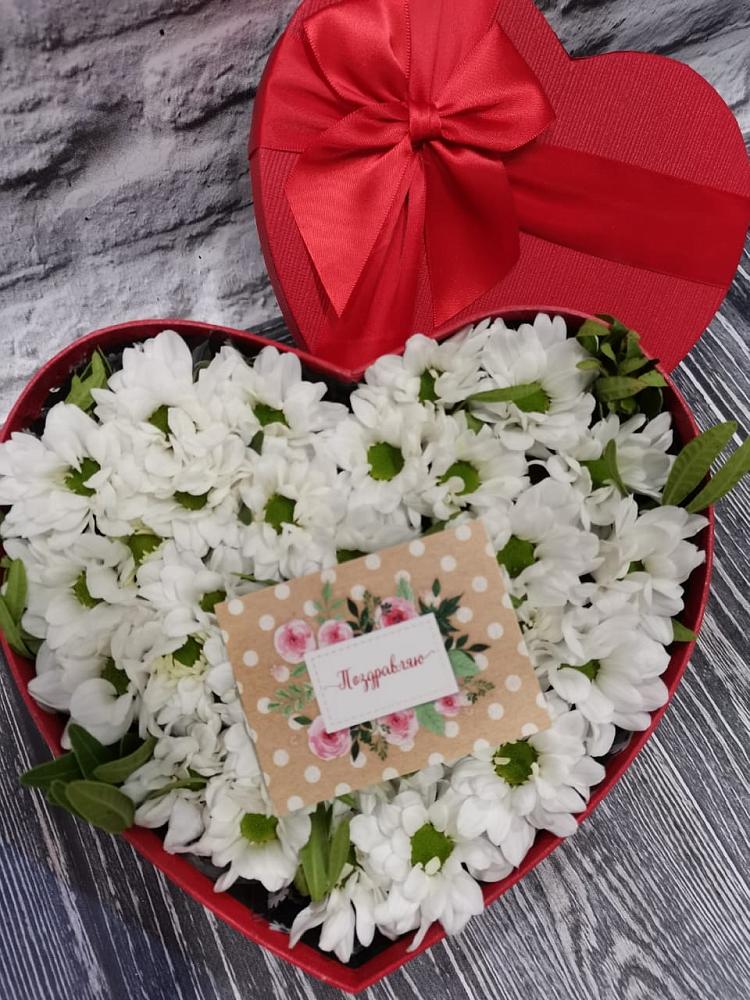 Цветочная композиция из Хризантемы в виде сердца в Багане