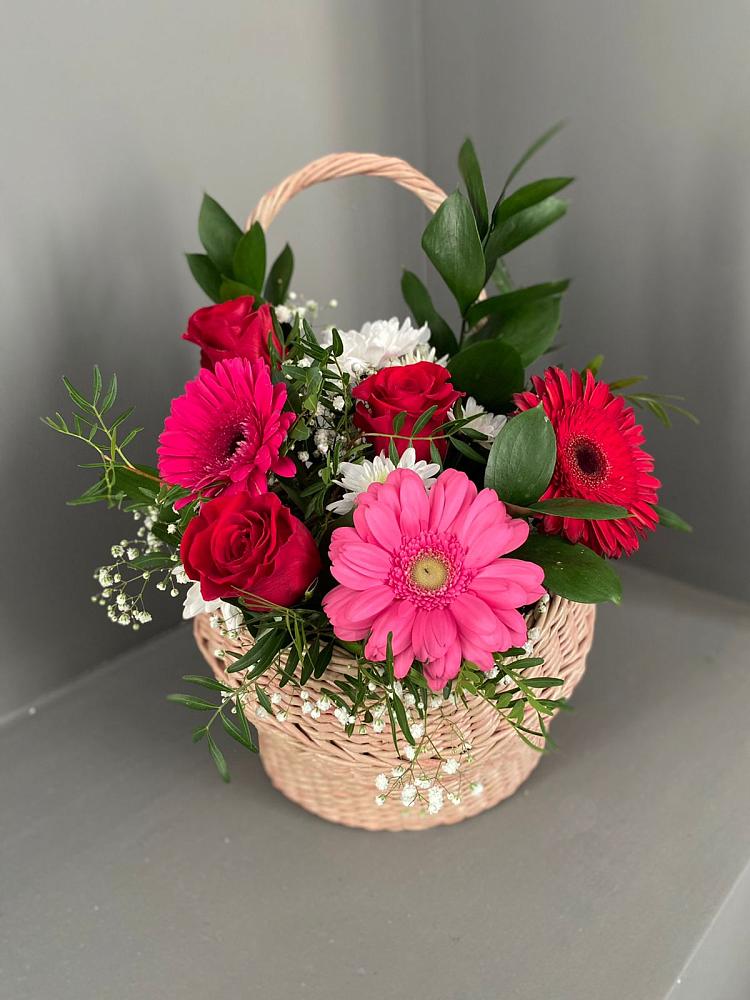 Цветочная композиция из Розы, Хризантемы и Герберы в корзине в Багане