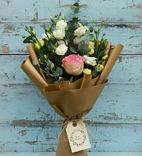 Букет цветов из:  Розы и Лизиантусы в Багане