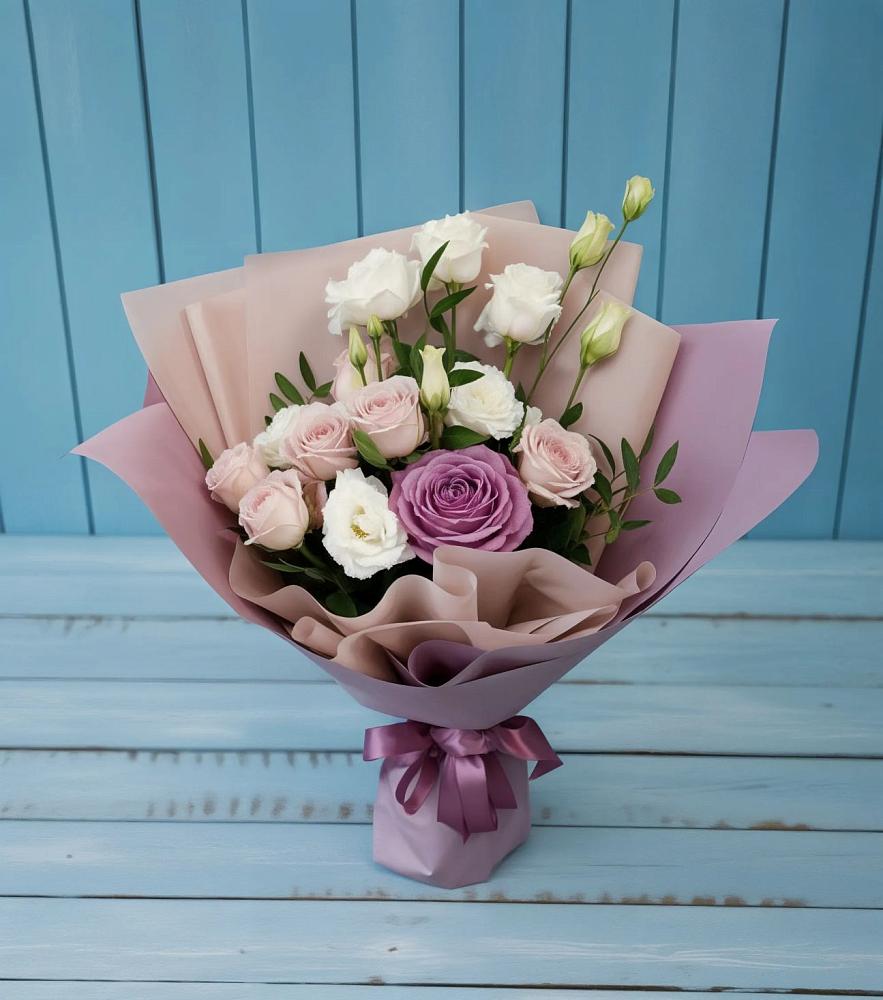 Букет цветов из: Розы и Лизиантусы в Багане